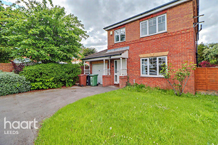 4 Bedroom Detached House For Sale In Goodwood, Leeds, LS10