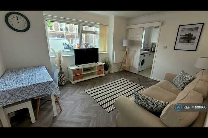 2 Bedroom Flat To Rent In Devonshire Court, Weston-Super-Mare, BS23