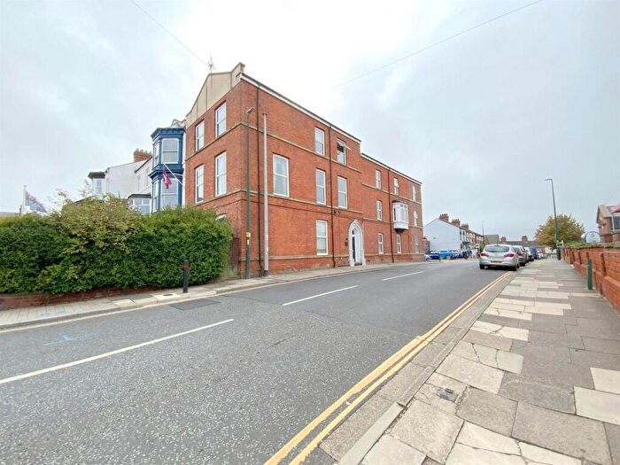 2 Bedroom Apartment For Sale In Knoll Street, Cleethorpes, DN35