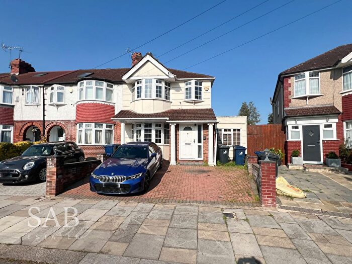 4 Bedroom End Of Terrace House For Sale In Devon Close, Perivale, UB6