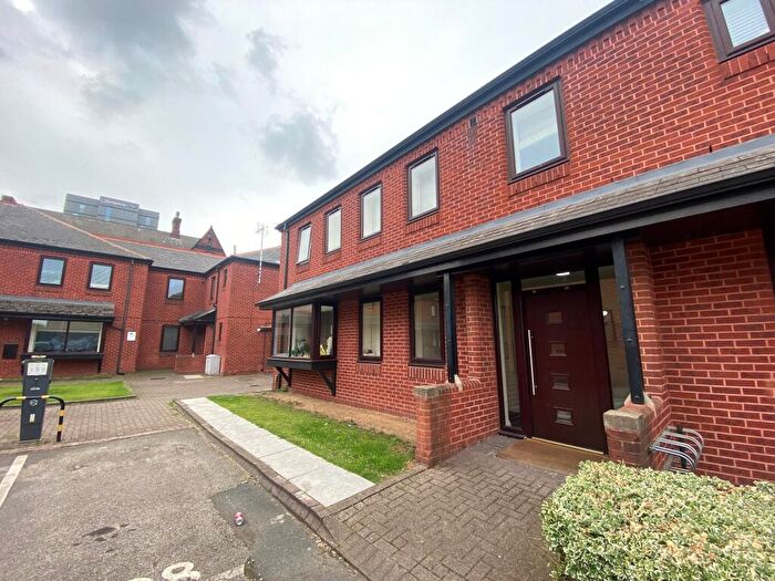 1 Bedroom Apartment To Rent In Brunswick Court, Leeds, LS2