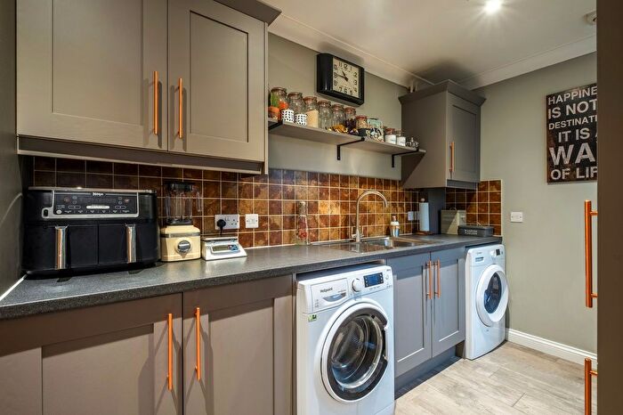 6 Bedroom Detached House For Sale In Lopham Road, East Harling, Norwich, NR16