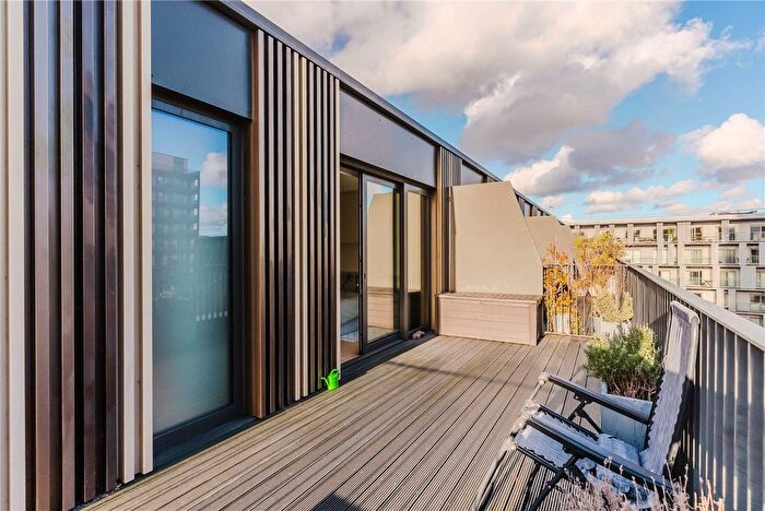 3 Bedroom Flat For Sale In Major Draper Street, Woolwich, SE18