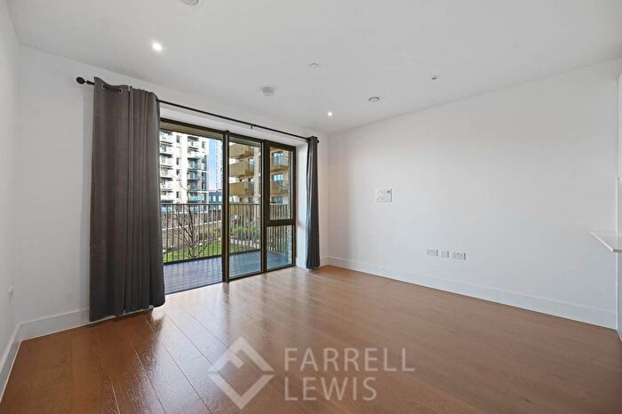 Semi Detached House To Rent In Capital Intercharge Way, Brentford, TW8