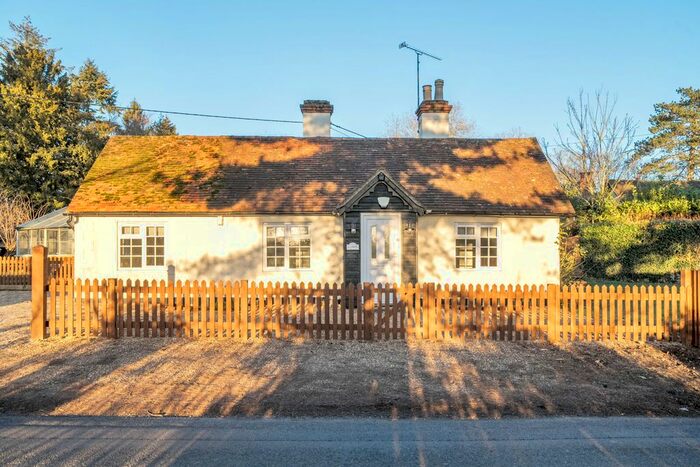 2 Bedroom Bungalow To Rent In Badgemore, Henley-On-Thames, Oxfordshire, RG9