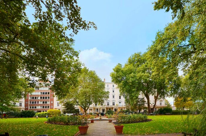 2 Bedroom Maisonette To Rent In St Georges Square, Pimlico, London, SW1V