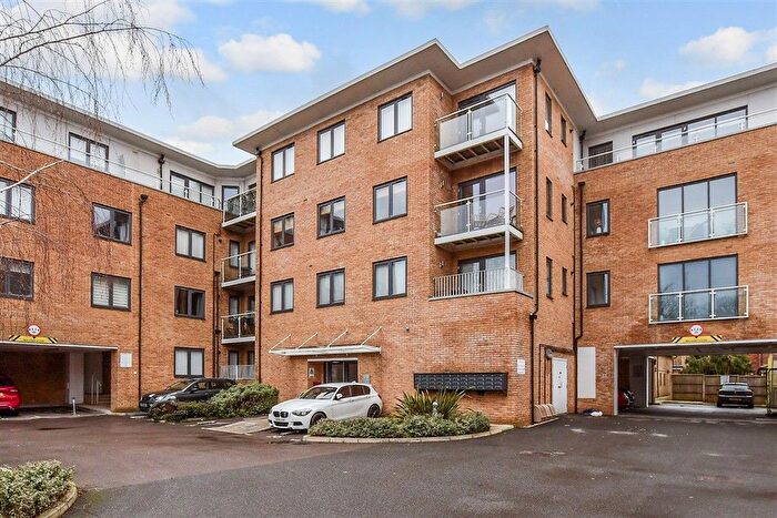 1 Bedroom Flat For Sale In Sovereign Walk, Horley, Surrey, RH6
