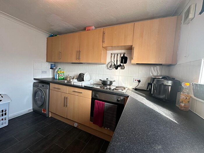1 Bedroom Flat For Sale In Melbourne Road, Tilbury, Essex, RM18