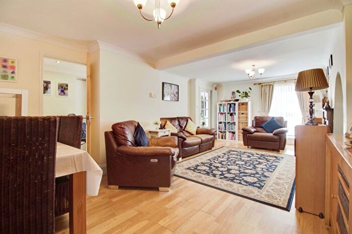 3 Bedroom End Of Terrace House For Sale In Howlands, Welwyn Garden City, AL7