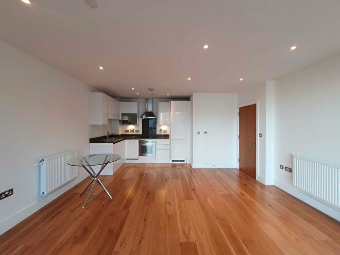 1 Bedroom Flat To Rent In Emily Street, Canning Town, – Bedroom Flat, E16