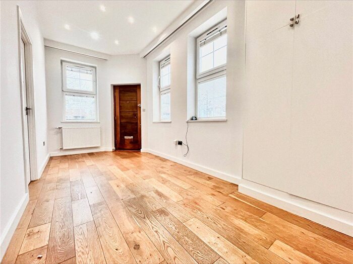 1 Bedroom Flat To Rent In Hanworth Road, Hounslow, TW3