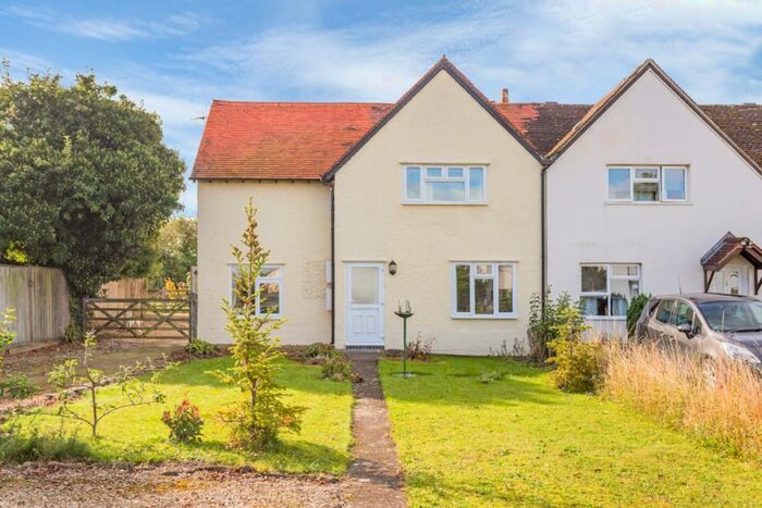 2 Bedroom Maisonette To Rent In The Glebe West Challow, OX12