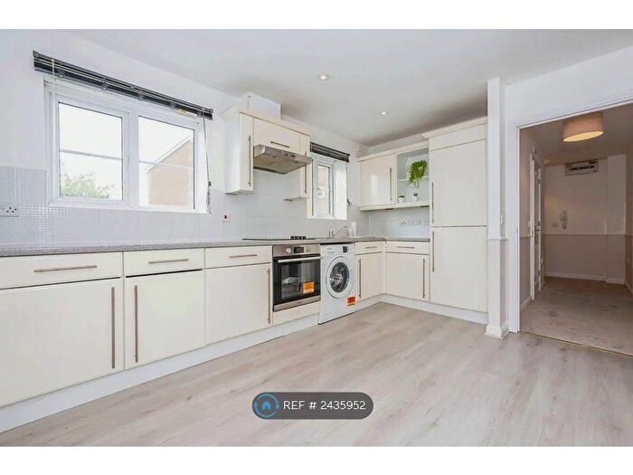 2 Bedroom Flat To Rent In Coniston Avenue, Purfleet, RM19