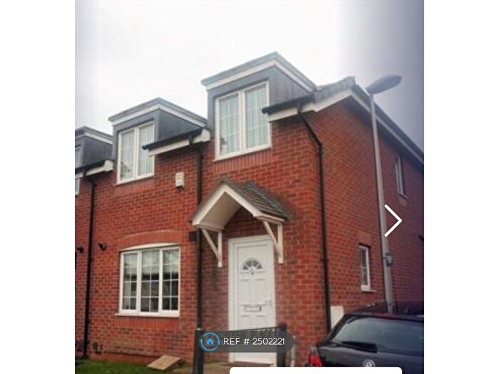 3 Bedroom Semi-Detached House To Rent In Pyms Lane, Crewe, CW1