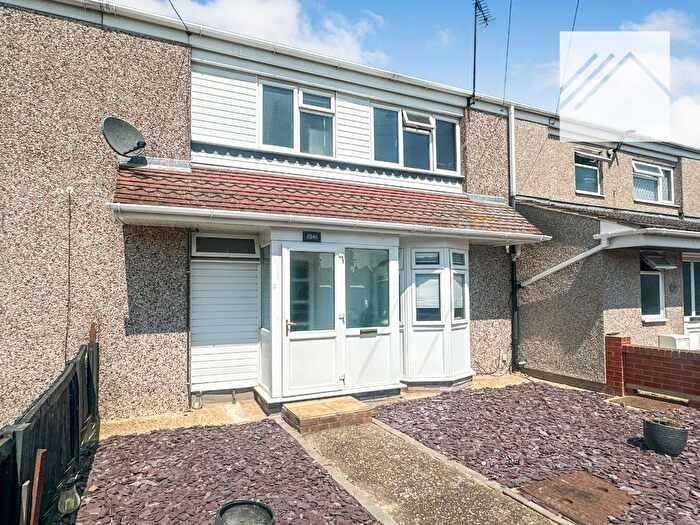 3 Bedroom Terraced House For Sale In First Avenue, Canvey Island, SS8