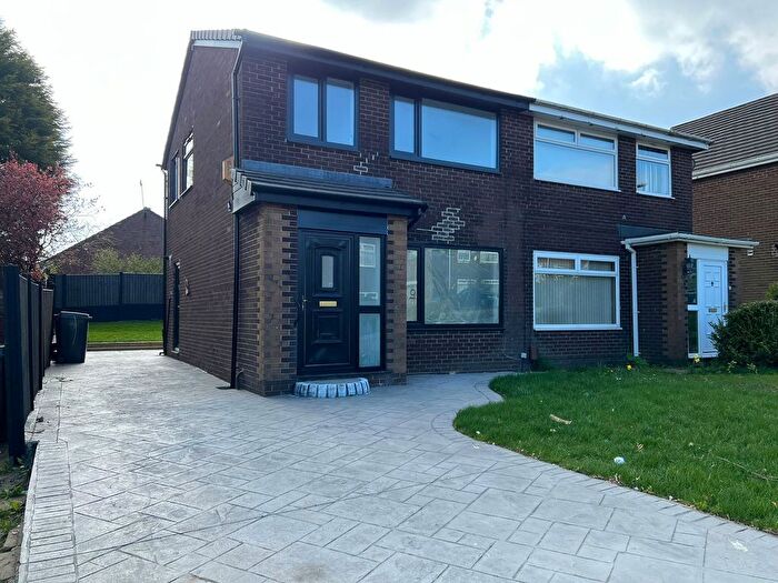 3 Bedroom Semi-Detached House To Rent In Lowside Drive, Oldham, OL4