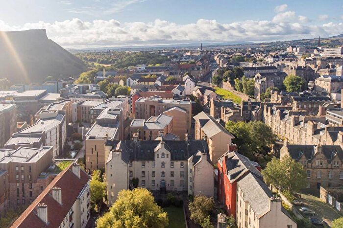 4 Bedroom Flat For Sale In / Chessels Court, Old Town, Edinburgh, EH8