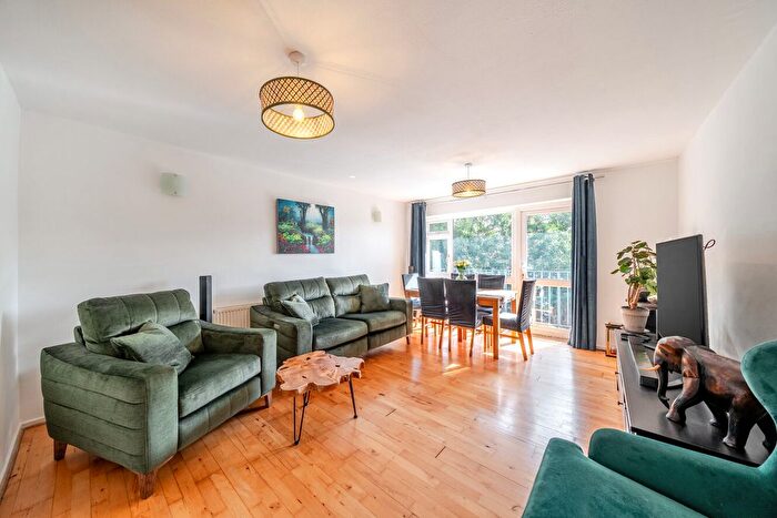 2 Bedroom Flat For Sale In Leigham Court Road, Streatham, London, SW16