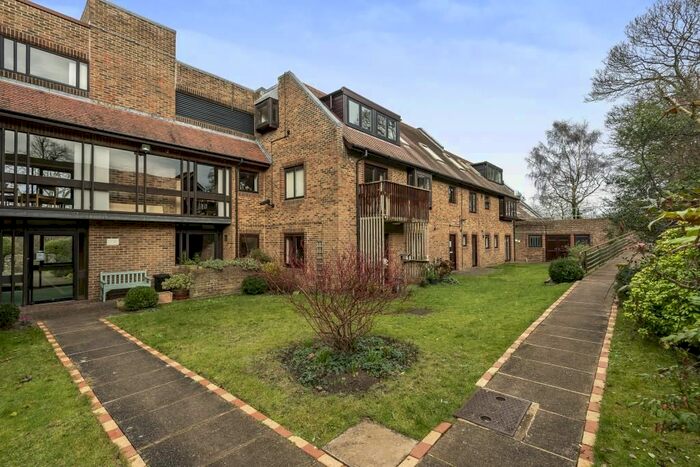 1 Bedroom Flat To Rent In Emden House, Headington, OX3