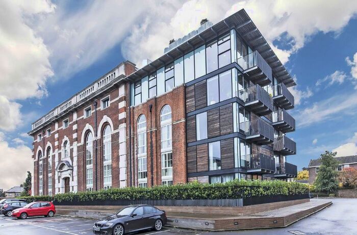 Studio To Rent In Great West Road, London, W6