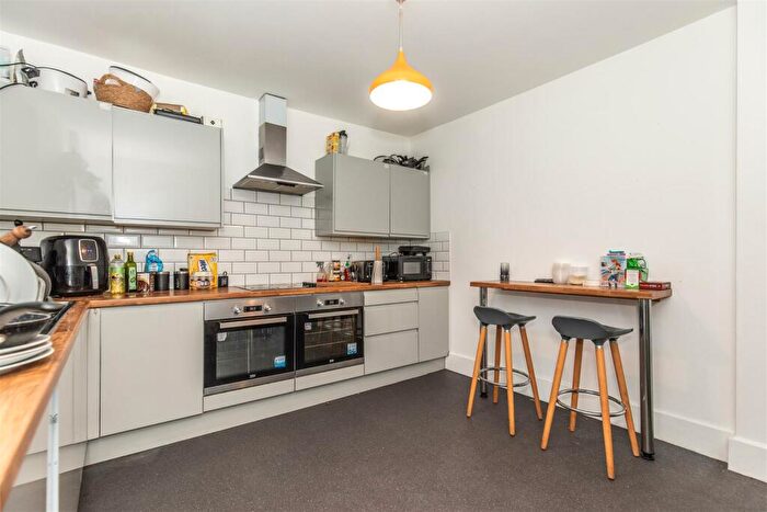 6 Bedroom House To Rent In Brading Road, Brighton, BN2