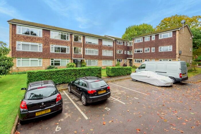 3 Bedroom Flat To Rent In Ikona Court, St. Georges Avenue, Weybridge, KT13