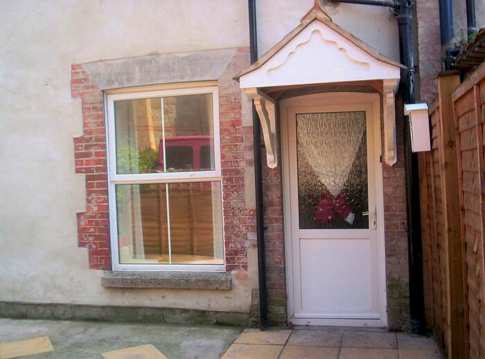 1 Bedroom Flat To Rent In Albert Street, Ventnor, PO38