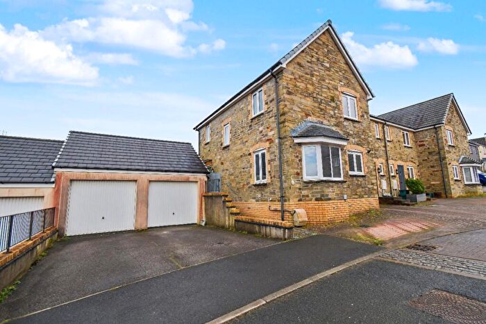 3 Bedroom End Of Terrace House For Sale In Hillside Drive, Okehampton, EX20