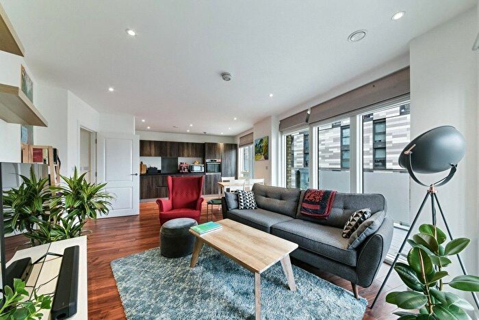1 Bedroom Apartment To Rent In Banbury Point, Cording Street, London, Greater London, E14