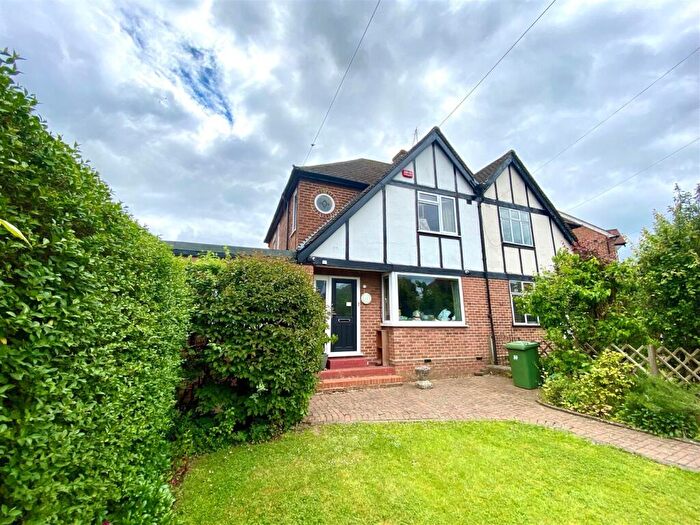 4 Bedroom Semi-Detached House For Sale In Borough Way, Potters Bar, EN6