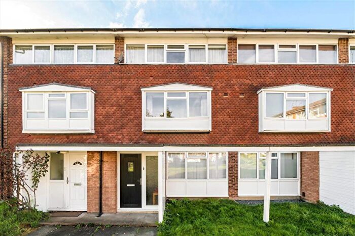 2 Bedroom Maisonette For Sale In Fairby Road, Lee, SE12