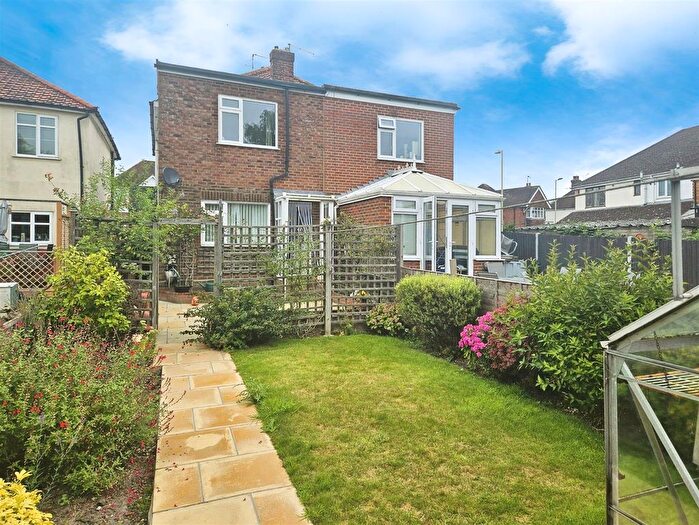 3 Bedroom Semi-detached House To Rent In Boxalls Lane, Aldershot, GU11