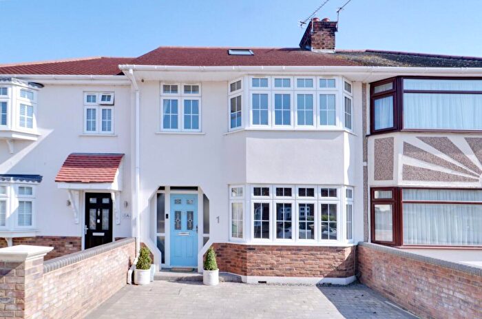 5 Bedroom Terraced House For Sale In Maclennan Avenue, Rainham, RM13