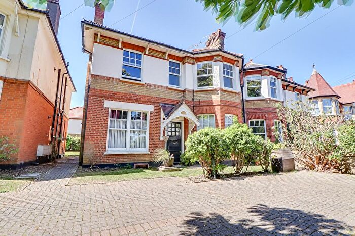 1 Bedroom Flat For Sale In Parkgate, Westcliff-On-Sea, SS0