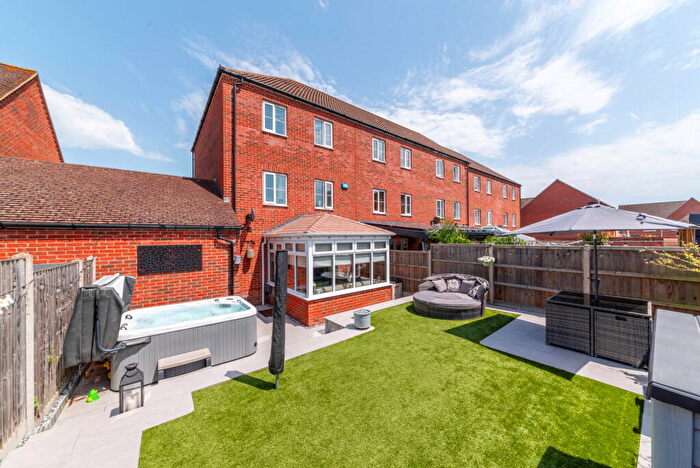 4 Bedroom End Of Terrace House For Sale In Standen Grove, Sittingbourne, ME10