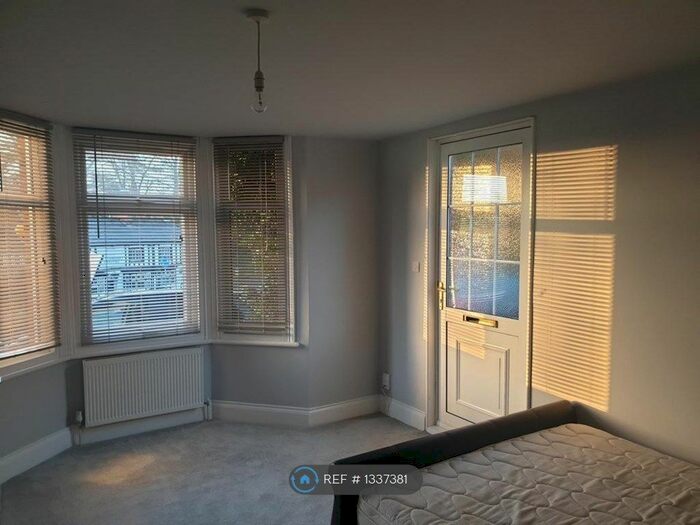 Studio To Rent In London Road, Chalfont St Giles, HP8