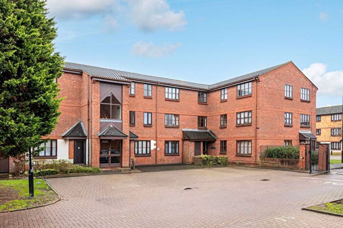 1 Bedroom Flat To Rent In Longlands Court, Spring Grove, Mitcham, CR4