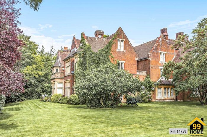 2 Bedroom Apartment For Sale In Oakwood House, Winchester, United Kingdom, SO21