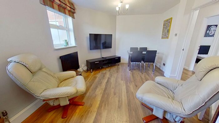 3 Bedroom Flat To Rent In St. Michaels Crescent, Headingley, Leeds, LS6