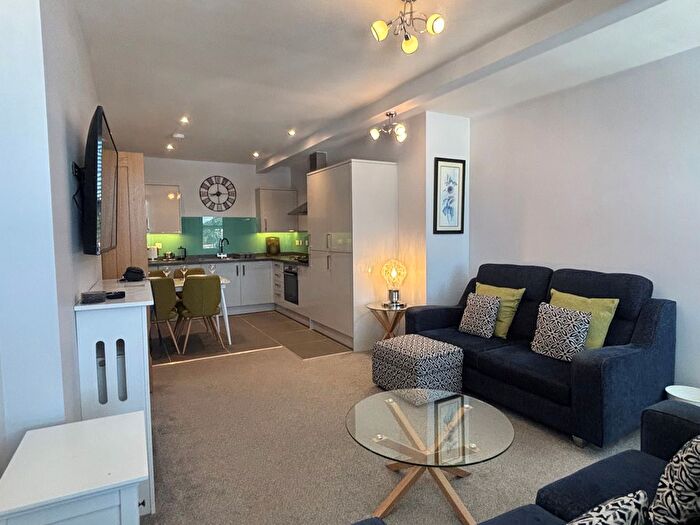 2 Bedroom Flat To Rent In Newton Abbot, TQ12