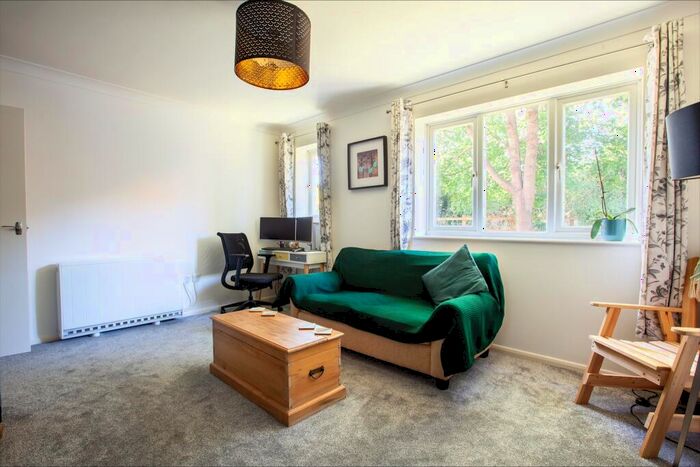 1 Bedroom Flat For Sale In Chetwood Road, Crawley, RH11