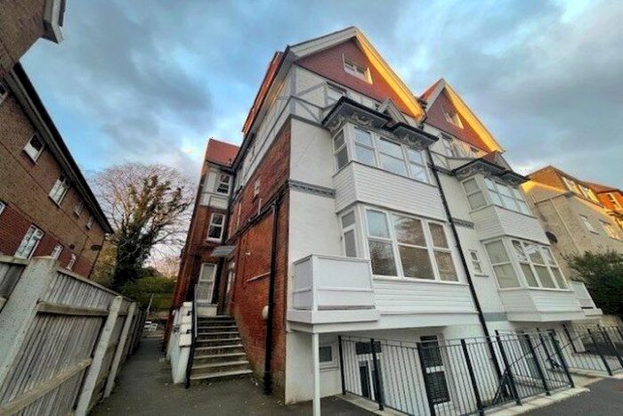 1 Bedroom Flat To Rent In Fernwood Court, Bournemouth, BH1