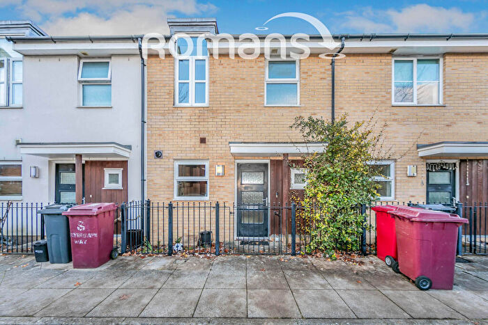 3 Bedroom Town House To Rent In Havergate Way, Reading, RG2