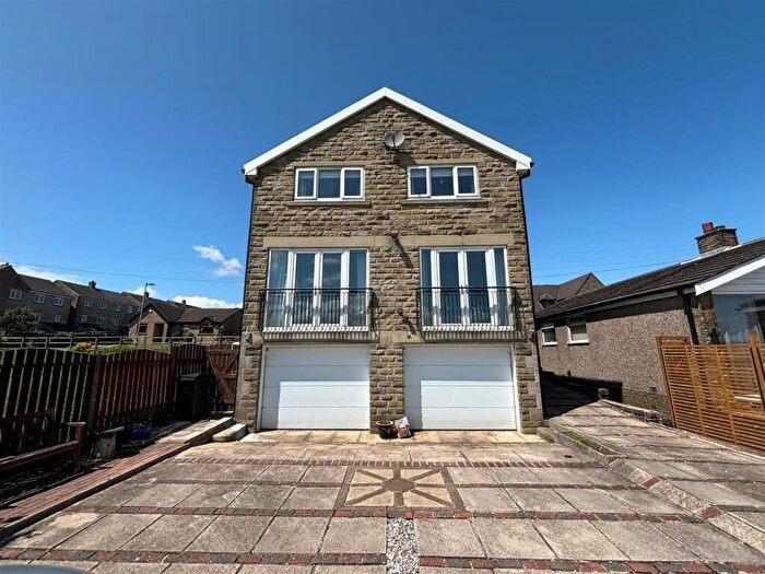4 Bedroom Detached House For Sale In Long Lane, Queensbury, Bradford, BD13