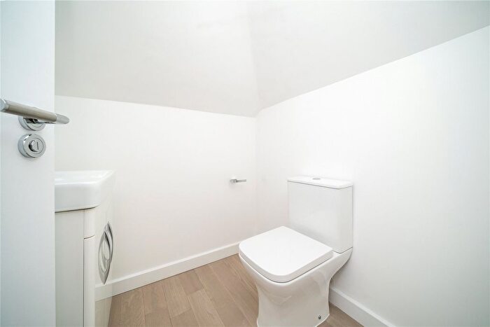 3 Bedroom End Of Terrace House For Sale In Chertsey, Surrey, KT16