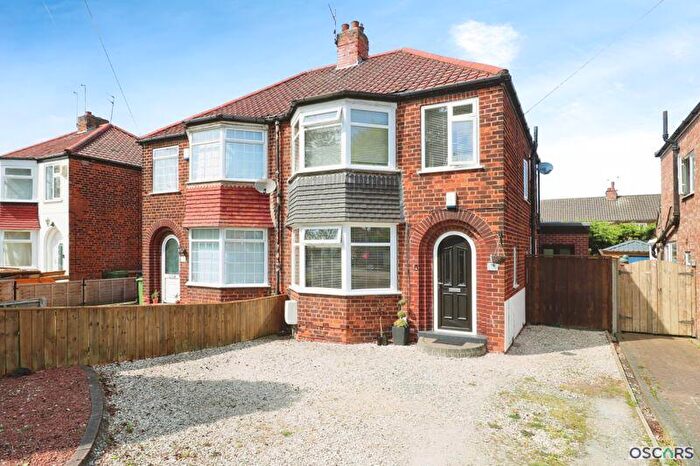 3 Bedroom Semi-Detached House For Sale In Hull Road, Anlaby, HU10