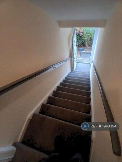 3 Bedroom Flat To Rent In Gifford Drive, Glasgow, G52