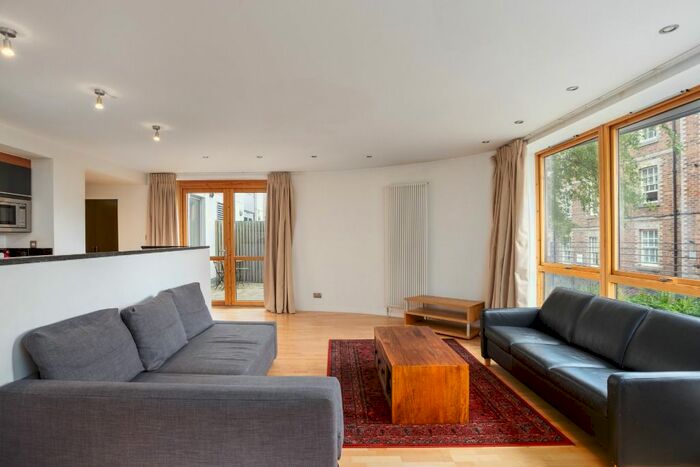 2 Bedroom Flat To Rent In Gardners Crescent, Central, Edinburgh, EH3