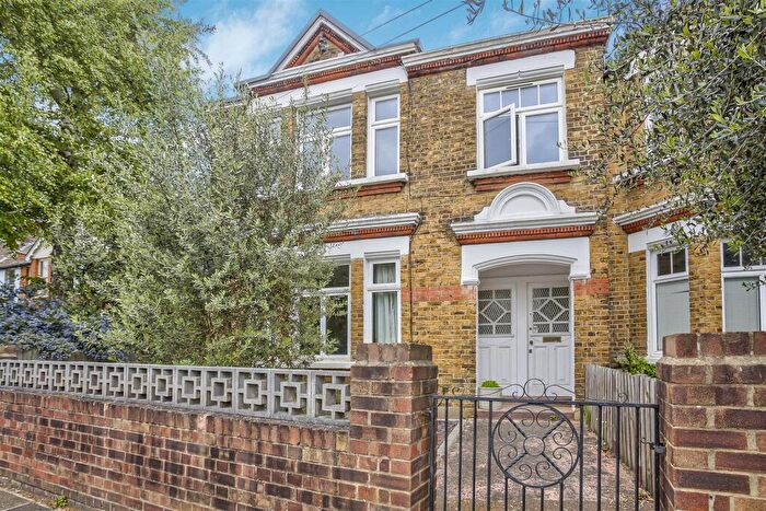 2 Bedroom Flat For Sale In North Worple Way, Mortlake, London, SW14