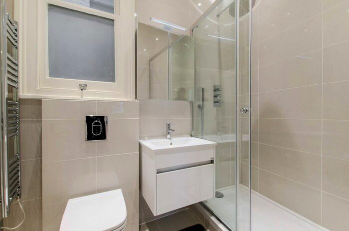 Studio For Sale In Earls Court Road, Earls Court, London, SW5